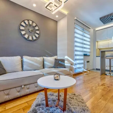 Titova Zlatibor Nika Palisat